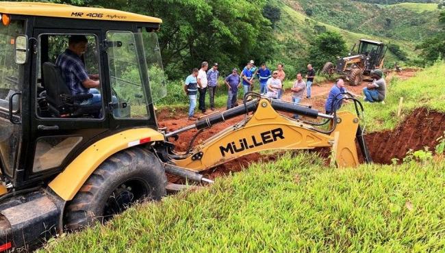 Governo do ES entrega máquinas, caminhões e kits de tratamento de efluentes sanitários rurais a cinco municípios