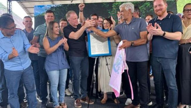 Governo do Espírito Santo autoriza edital para pavimentação da ES-379 e faz entregas em Muniz Freire