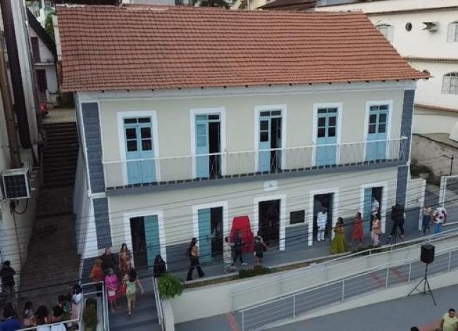 Governo do Espírito Santo entrega à população a Casa da Cultura de Fundão