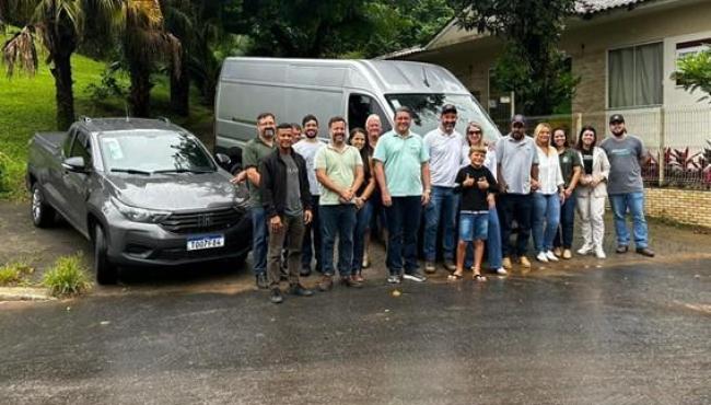 Governo do Espírito Santo entrega dois veículos do Funsaf para fortalecer a agricultura familiar em Guarapari