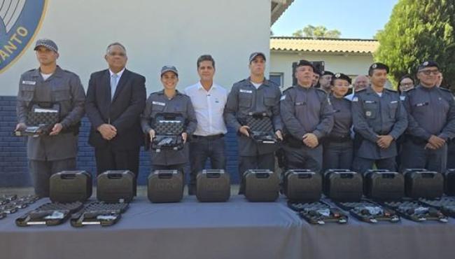Governo do Espírito Santo entrega mais de 2 mil novas pistolas Glock à PMES