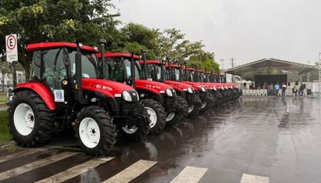 Governo do Espírito Santo entrega máquinas e equipamentos para fortalecer a agricultura capixaba