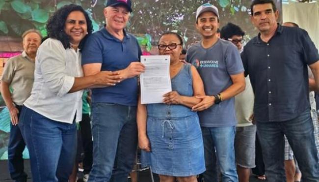 Governo do Espírito Santo entrega títulos de regularização fundiária e anuncia novos investimentos em Linhares
