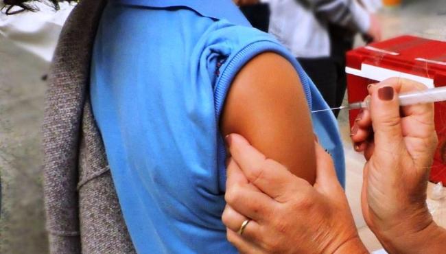 Governo do Espírito Santo mantém vacinação de adolescentes entre 12 e 17 anos