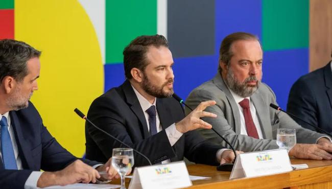 Governo eleva imposto do cigarro para bancar querosene e biodiesel