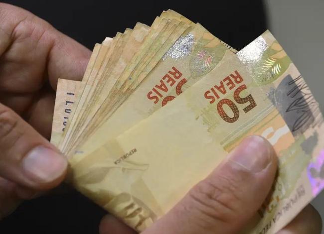 Governo envia alertas sobre imposto de renda pelo Gov.br e WhatsApp