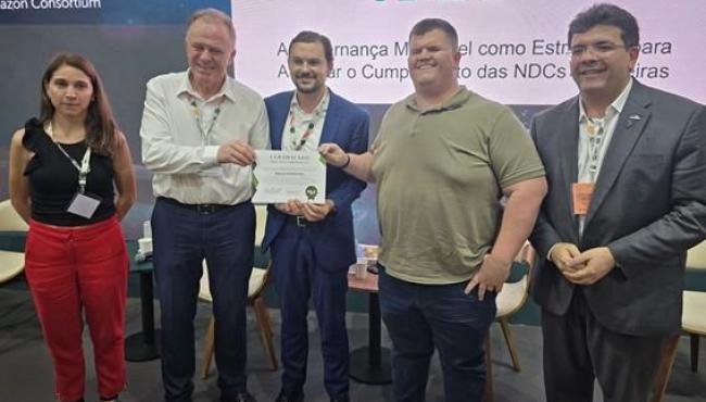 Governo Espírito Santo entrega primeiro Selo Descarboniza-ES e formaliza acordo com Aliança Verde Argentina