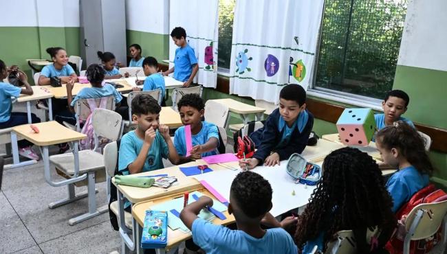 Governo fixa em R$ 5,1 mil novo piso nacional do magistério