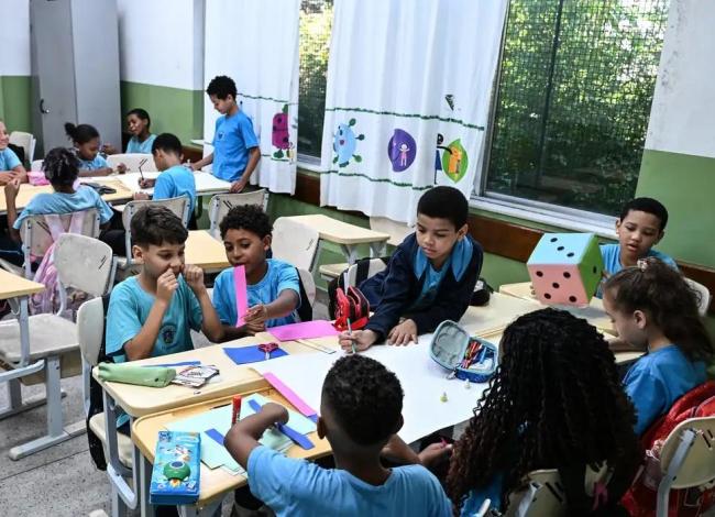 Governo fixa em R$ 5,1 mil novo piso nacional do magistério