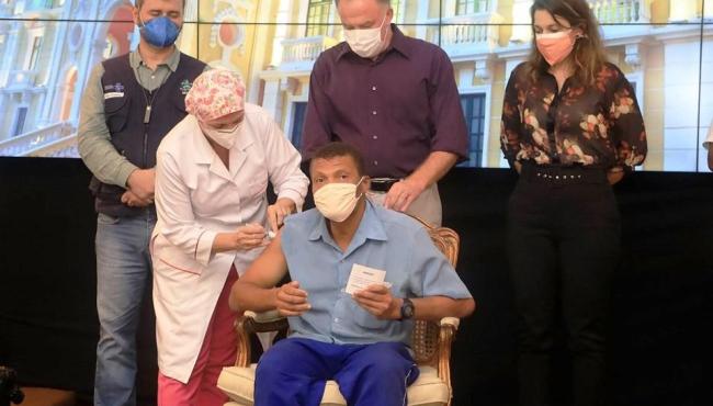 Governo inicia vacinação contra a Covid-19 da população em situação de rua