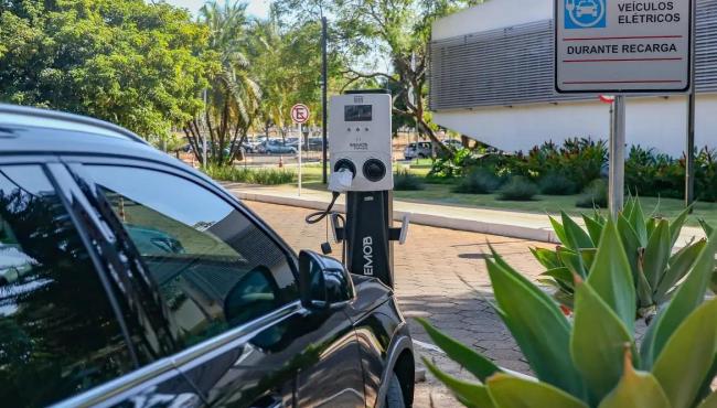 Governo mantém elevação de tarifas a carro elétrico e renova cota zero