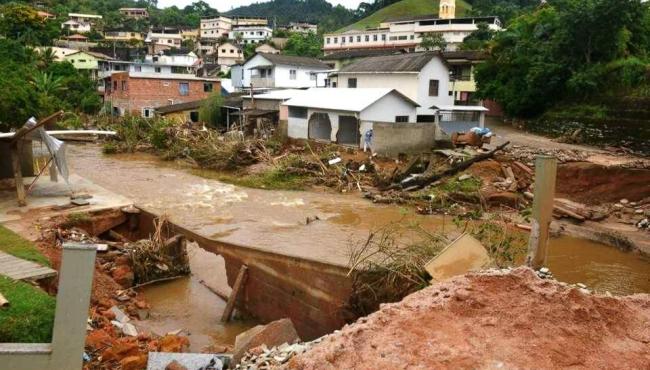 Governo monitora casos suspeitos de leptospirose após enchentes no sul do ES