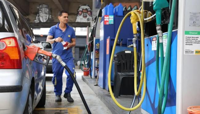 Governo propõe subvenção da gasolina em R$ 0,44 por litro