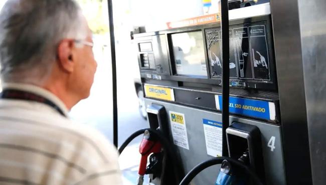 Governo prorroga por um mês subvenção de R$ 2,12 ao diesel