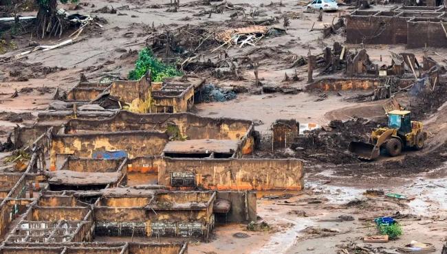 Governos querem R$ 109 bilhões de empresas por danos em desastre de Mariana