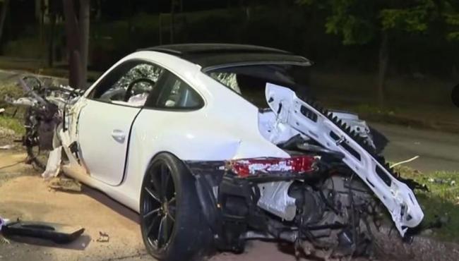 Grave acidente com Porsche a 250 km/h deixa 1 morto e outro ferido