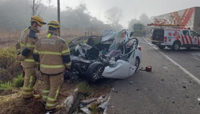 Grave acidente entre carro e caminhão na BR-262 deixa quatro mortos no ES