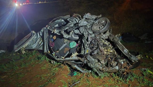 Grave acidente entre carro e caminhão na PR-280 deixa cinco pessoas mortas