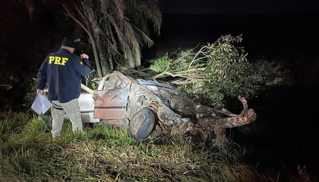 Grave acidente entre dois carros e um caminhão na BR-471 deixa 6 pessoas mortas