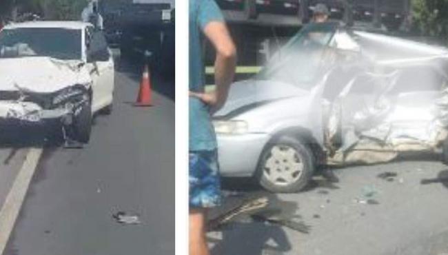 Grave acidente entre dois carros na BR-101 deixa uma pessoa morre e outras 4 ficam feridas, no ES