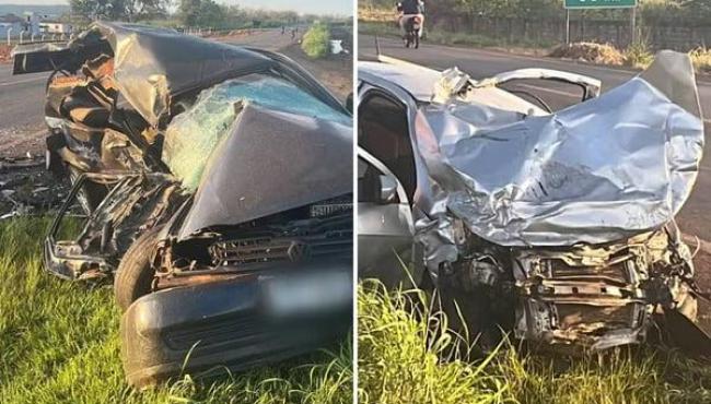 Grave acidente entre dois carros na GO-145 deixa oito mortos