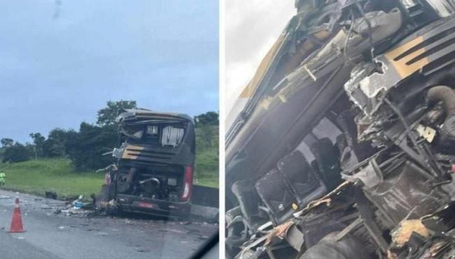 Grave acidente entre dois ônibus na BR-381 deixa quatro mortos e cinco feridos