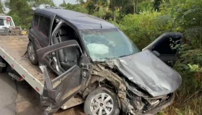 Grave acidente entre ônibus com turistas mineiros e carro na BR-262 deixa 8 feridos, no ES