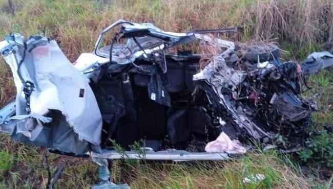 Grave acidente entre ônibus e carro na ES 010 deixa uma pessoa morta e duas feridas, em Aracruz, ES