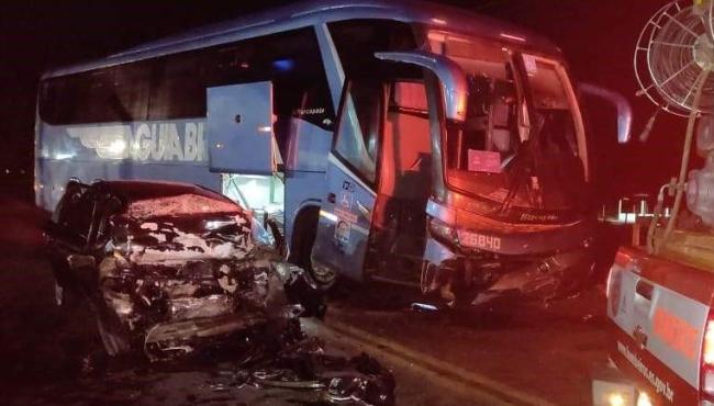 Grave acidente entre ônibus e carro na ES-080 deixa motorista morto 