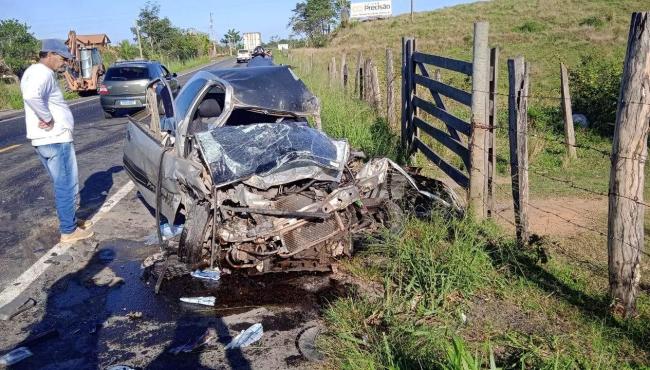 Grave acidente entre um caminhão e dois carros deixa morta uma bebê de 1 ano