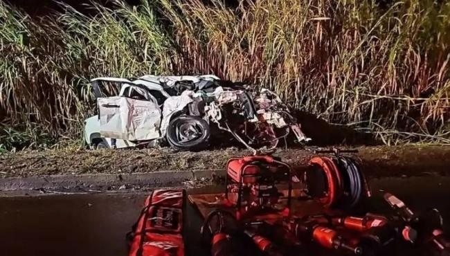 Grave acidente na BR-101 deixa dois mortos e causa congestionamento em Linhares, no ES