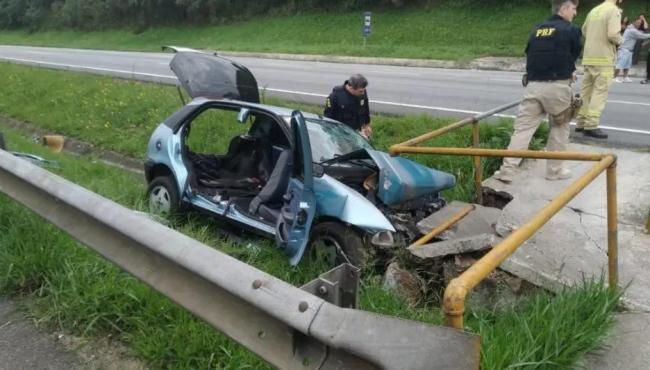 Grave acidente na rodovia BR-277 deixa três pessoas feridas