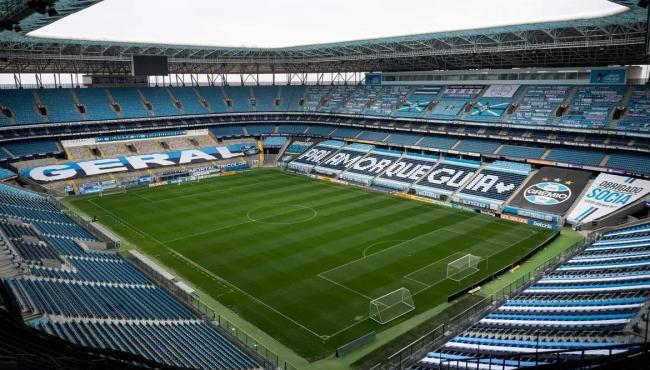 Grêmio faz 3 a 0 no Inter e está com uma mão na taça do Gauchão