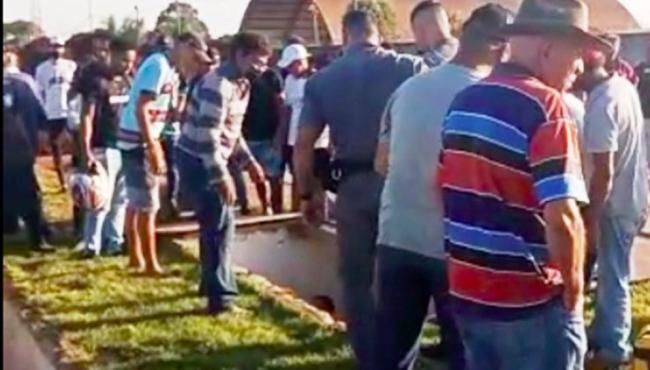 Grupo fica ferido após desabamento de túmulo durante enterro