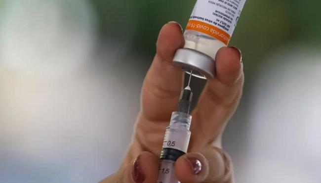 Há 5 anos, Brasil aplicava primeiras doses de vacina contra a covid-19