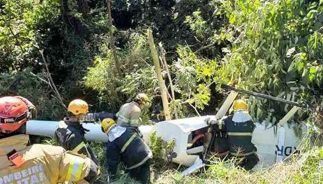 Helicóptero com 4 tripulantes cai em parque de BH