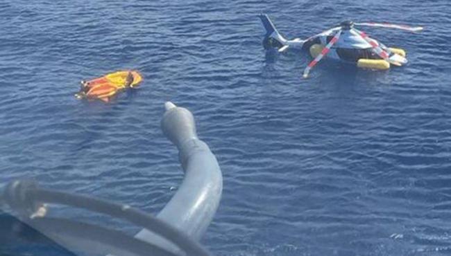 Helicóptero faz pouso forçado no mar em Cabo Frio