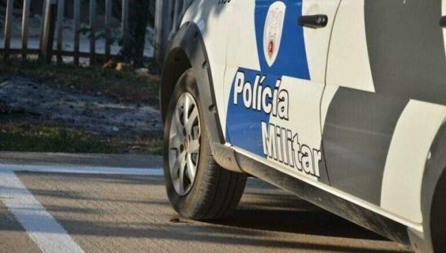 Homem agride esposa com foice e morre após atacar PMs, em Vila Valério, ES