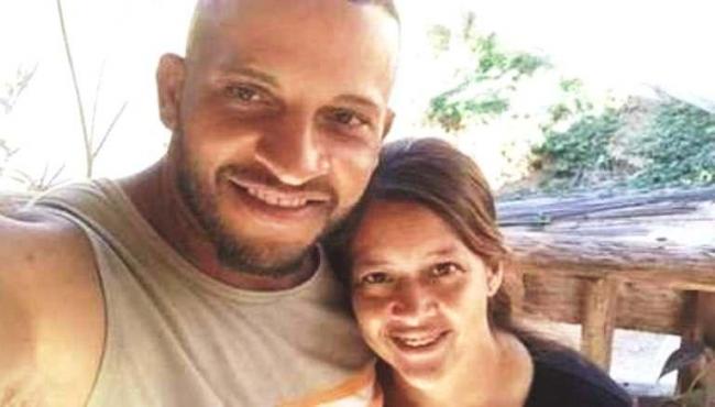 Homem assassina a ex-mulher a facadas e se mata em seguida