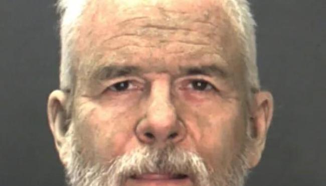 Homem confessa ter matado e esquartejado casal em resort nudista após briga por cachorro-quente