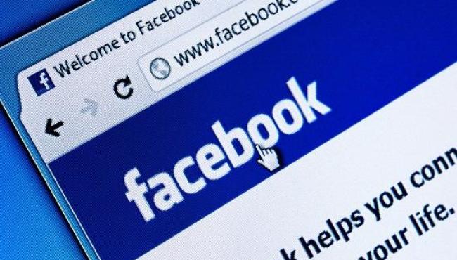 Homem conhece mulher no Facebook, faz sexo online e passa a ser chantageado
