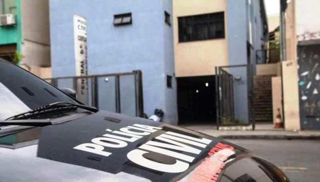 Homem corta pescoço da filha da ex; suspeito prometeu assassinar a jovem