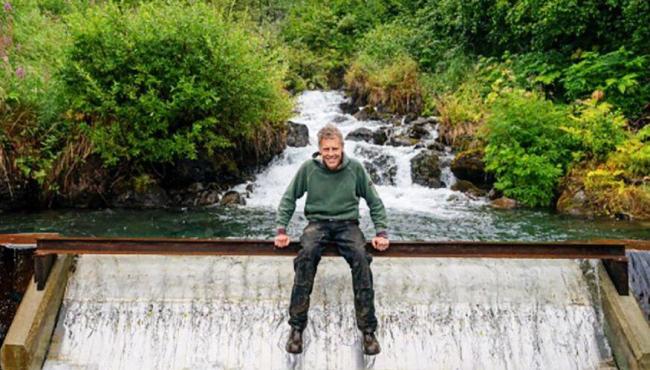 Homem cria usina hidrelétrica capaz de abastecer 300 casas ao mesmo tempo no Alaska