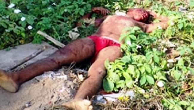 Homem deixa mulher menstruada em casa, tenta abusar de jumenta e leva coice fatal