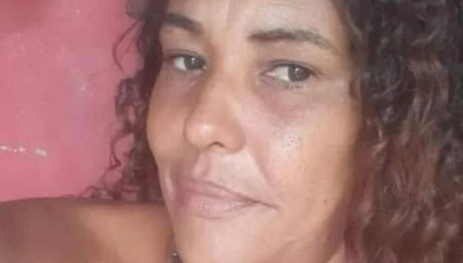 Homem diz à PM do ES que encontrou esposa morta em sofá e é preso por descumprir medida protetiva