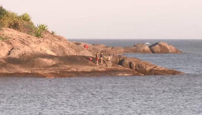 Homem é preso após tentar estuprar adolescente dentro do mar em praia do ES