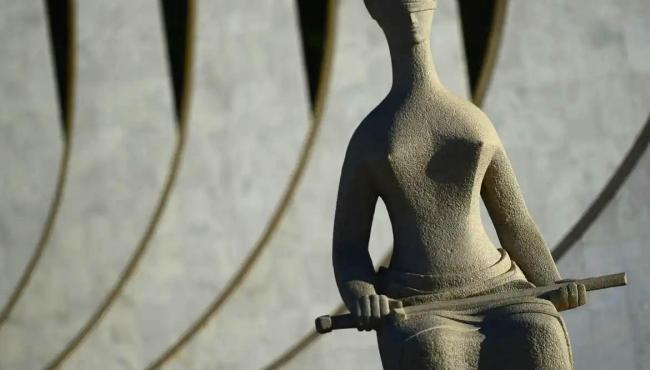 Homem é retirado do STF após tentar entrar dizendo ser “imperador”
