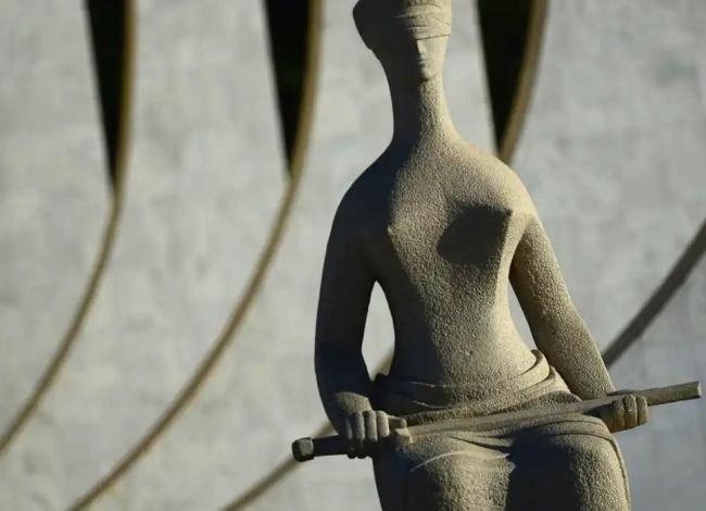 Homem é retirado do STF após tentar entrar dizendo ser “imperador”