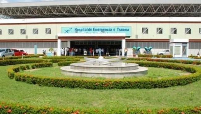 Homem introduz um coco no ânus e é socorrido em hospital de emergência