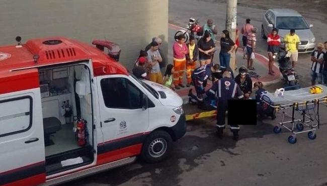 Homem embriagado sobe em poste e cai após levar choque em Guarapari, ES